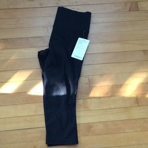 Athleta, new, salutation stash pocket capri.